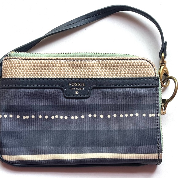 Fossil Zip Around Wrislet - Picture 1 of 12
